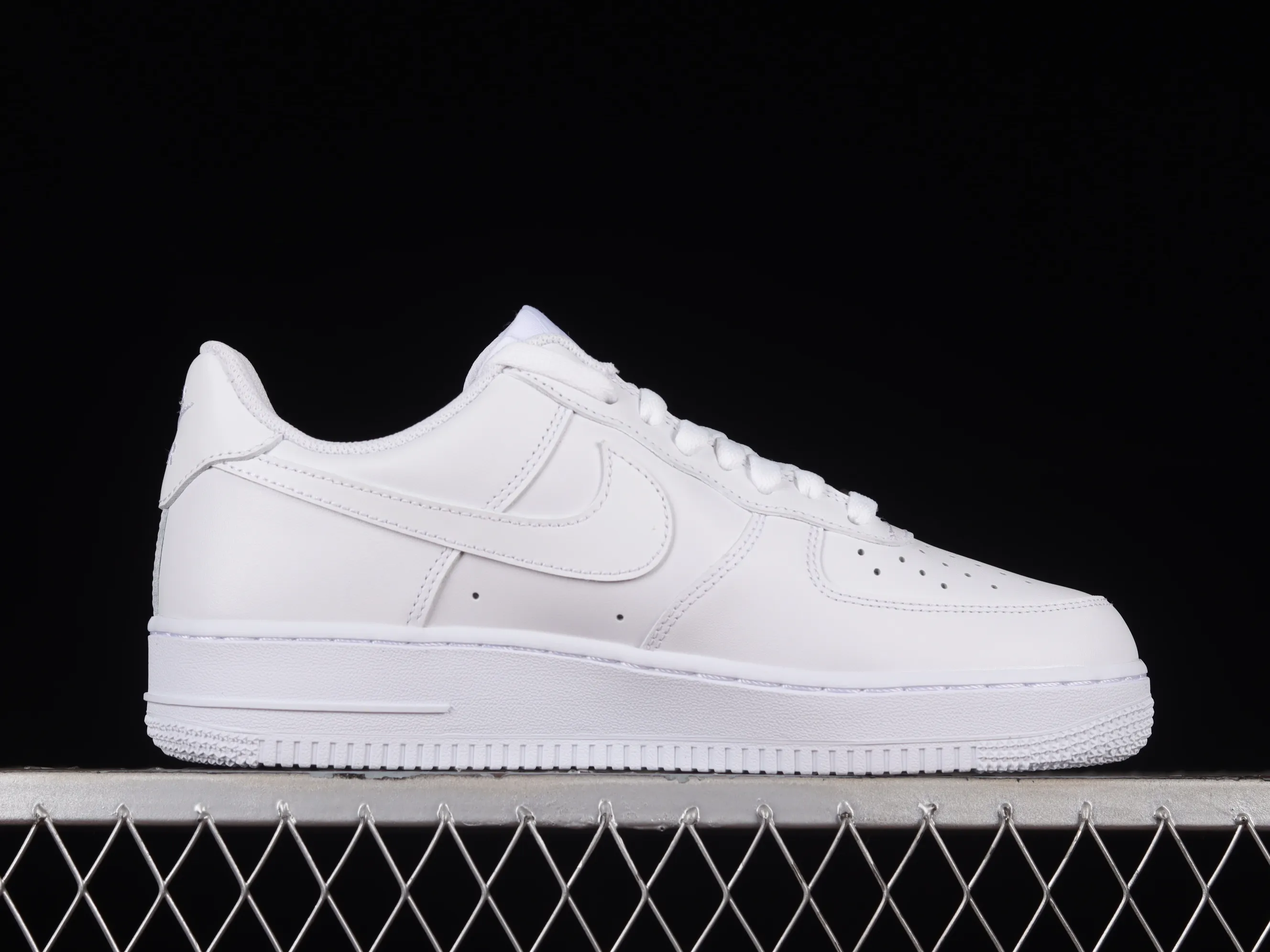 All categories Nk Air Force 1 Air Force series Nk Air Force 1 Low Air Force low-top XP version Nk Air Force 1'07 Low Air Force One Classic all-white low-top casual sneakers CW2288-111
